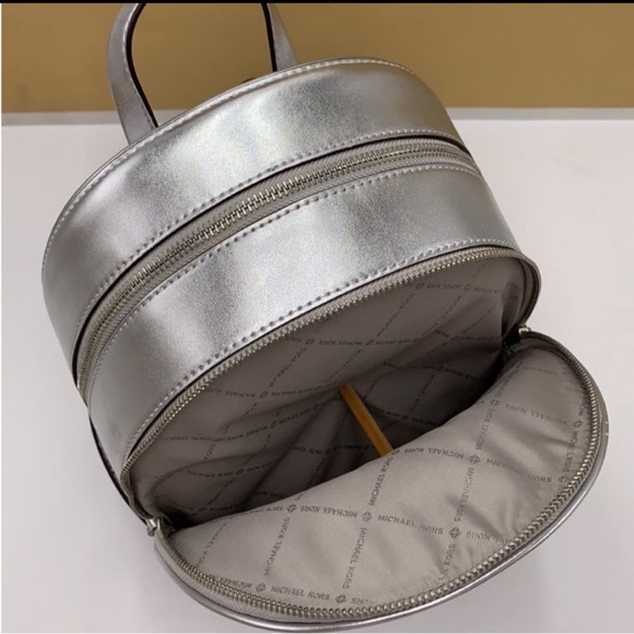 Michael Kors medium Backpack - Picture 5 of 9